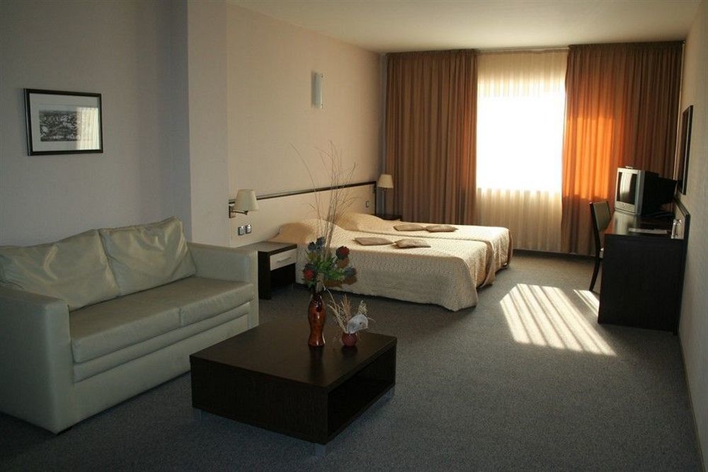Kendros Hotel Plovdiv Exteriör bild